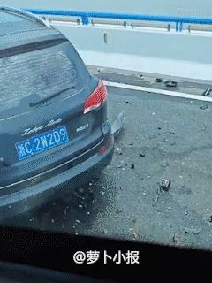 还是开太慢了。
如果超过光速，这起车祸就不会发生。
6月9日，浙江温州元觉大桥，