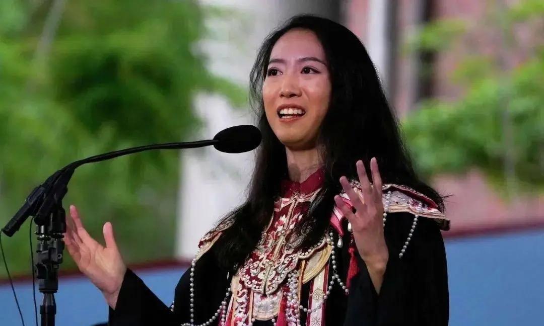 2025年5月29日，在哈佛大学毕业典礼上，中国籍女孩蒋雨融的演讲引起社会轩然大