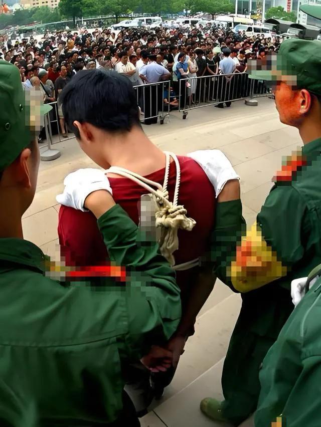 在执行死刑过程中，如果已被五花大绑的犯人提出要大便，通常会按照以下方式处理：
一