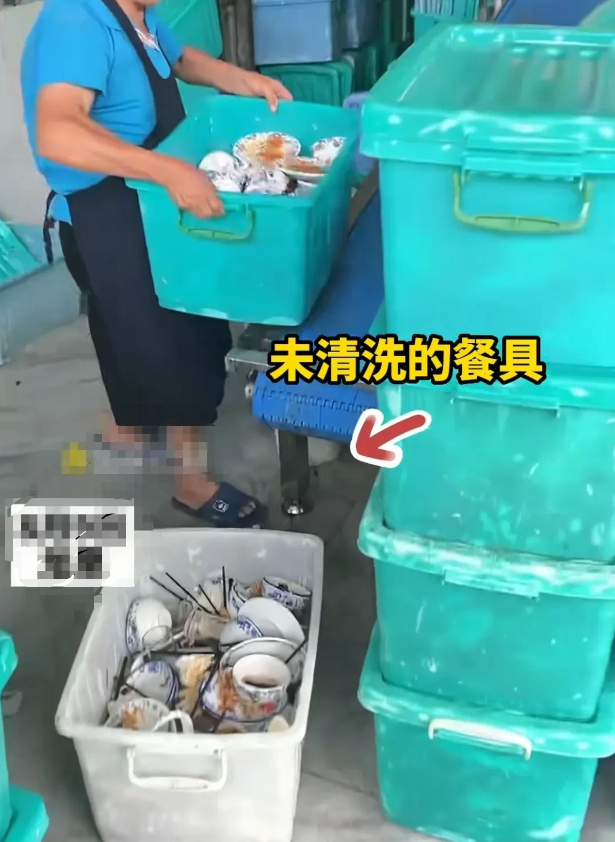 碗筷的消毒工作，有7道工序，这是正规的，万一不正规的呢？不正规的基本三道，粗细，