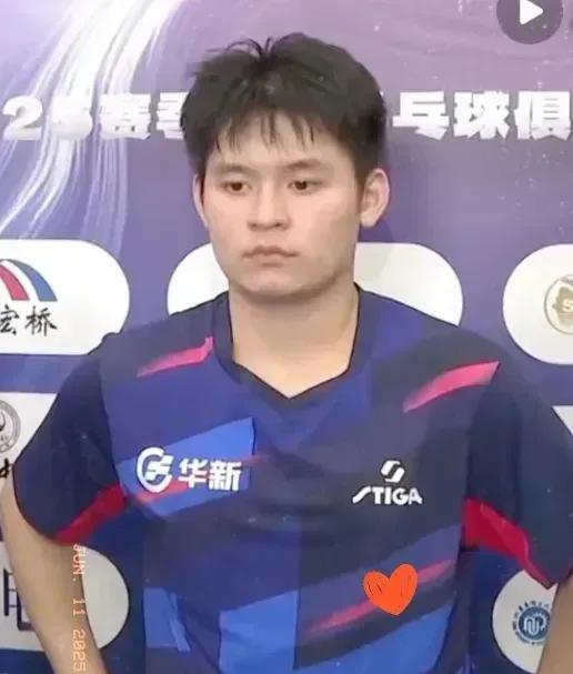 林诗栋虽然输给樊振东了，但是他的表现可圈可点。
首先我们看他和樊振东比赛五局得分