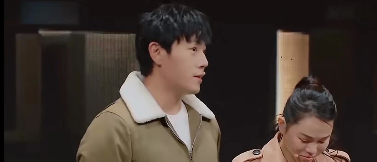 秦昊说：“我跟老婆求婚到现在，没送过她钻戒房子！”伊能静说：“不是他小气，认识他