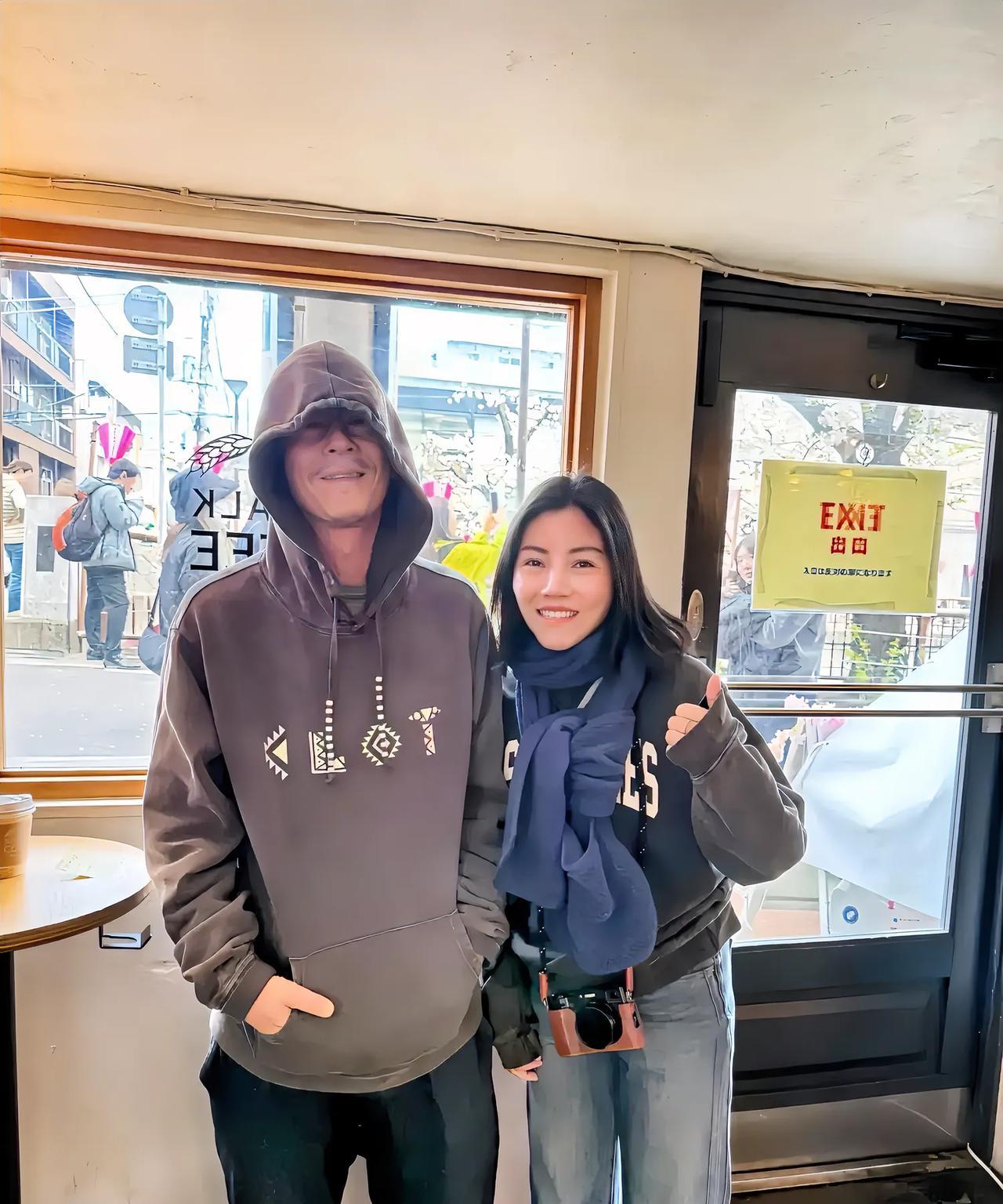 有位网友去目黑川赏樱花，在日本一家咖啡店偶遇陈冠希，并表示：“冠希哥是真的挺喜欢