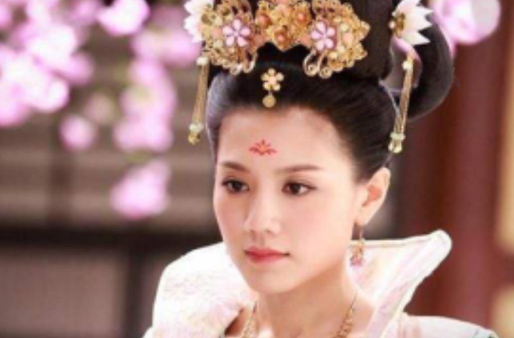 737年，唐玄宗李隆基一天杀3个皇子，其中就有太子李瑛。李瑛临死前，惨淡一笑：“