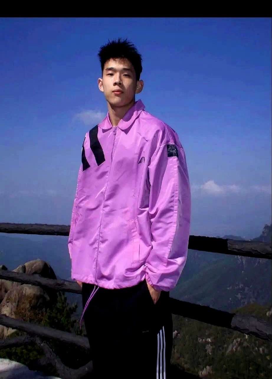 林葳落选集训，郭士强一句话：球过三次手就得见框。
网友炸锅——“这不是针对葳少
