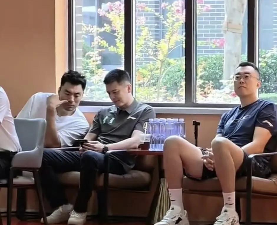 今日辽篮新闻汇总如下:
3. 赵继伟将与辽篮完成4年顶薪续约。
4. 今日赵继伟