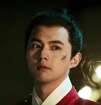 叶祖新直播时弹幕飘过一句“不如下海挣钱快”，他笑着回我还是要好好演戏。
十阿哥过