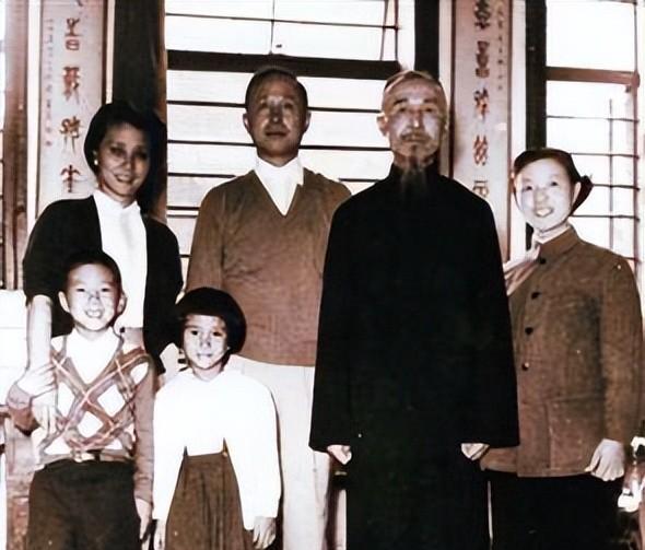 90年代钱学森一家大合照，儿子是计算机专家，女儿是音乐教授，颜值超高
1935年