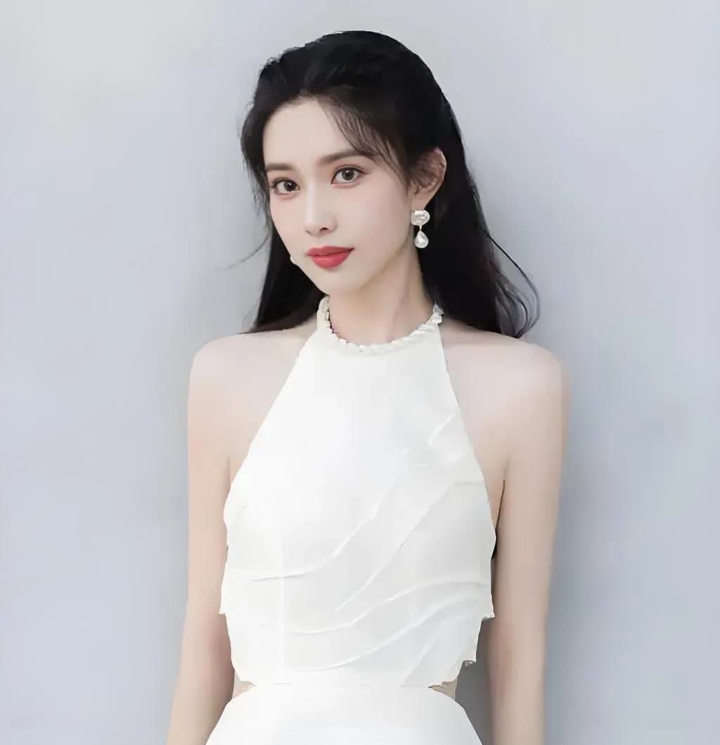刚刚查了孟子义
不查不知道一查吓一跳
孟子义童年时，妈妈对她非常严厉，因此激