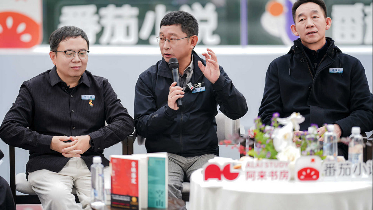 番茄小说“十二日谈”峨眉山开讲，近700万网友在直播间共话“新网文”