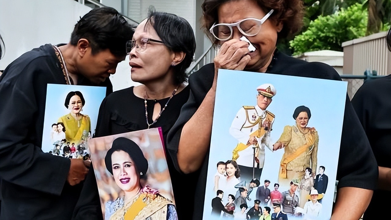 诗丽吉一死，泰国的 “定海神针” 没了？普密蓬时代终结，王室权力天平彻底倾斜