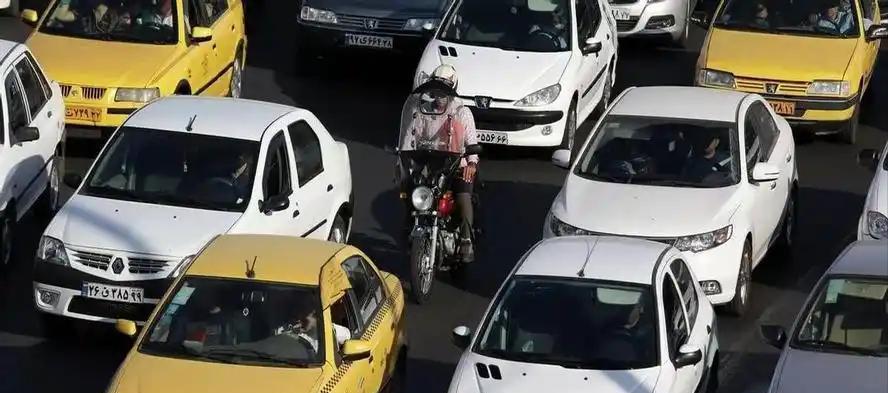 俄媒：中国向俄罗斯出口新车时冒充二手车！
6月24日，俄罗斯LIFE网站报道，中