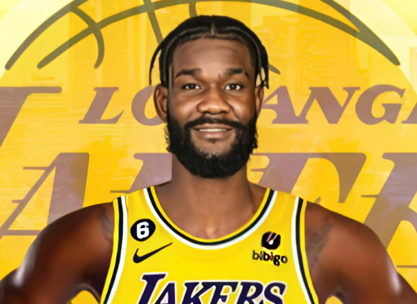 艾顿最近的缺点暴露太明显了，稍微有对抗的球搞不进，接球黄油手。没球权的时候，防守