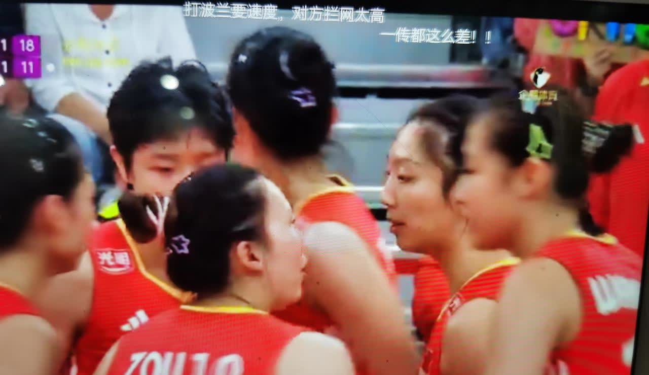 有点被吓到了，今晚的中波女排热身赛，中国女排1：3输给波队，被吓到的是这四局实力