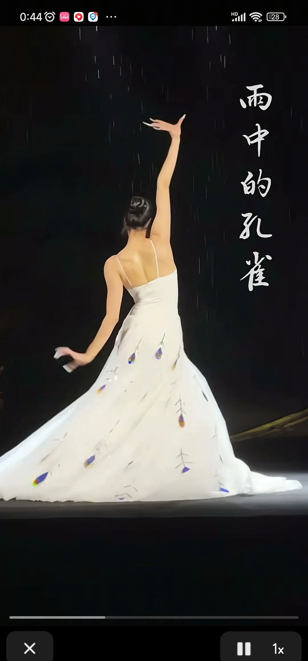 董宇辉云南冒雨彩排











我的天哪！你们能想象吗？董宇辉竟然在雨