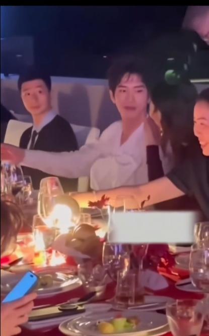 #井柏然带衣进组#排座位的是故意的吗？马龙左边是井柏然刘雯，右边是倪妮！
