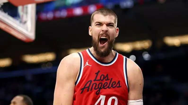 北京时间3月29日，NBA常规赛继续进行，篮网主场迎战快船。快船近期状态出色，排