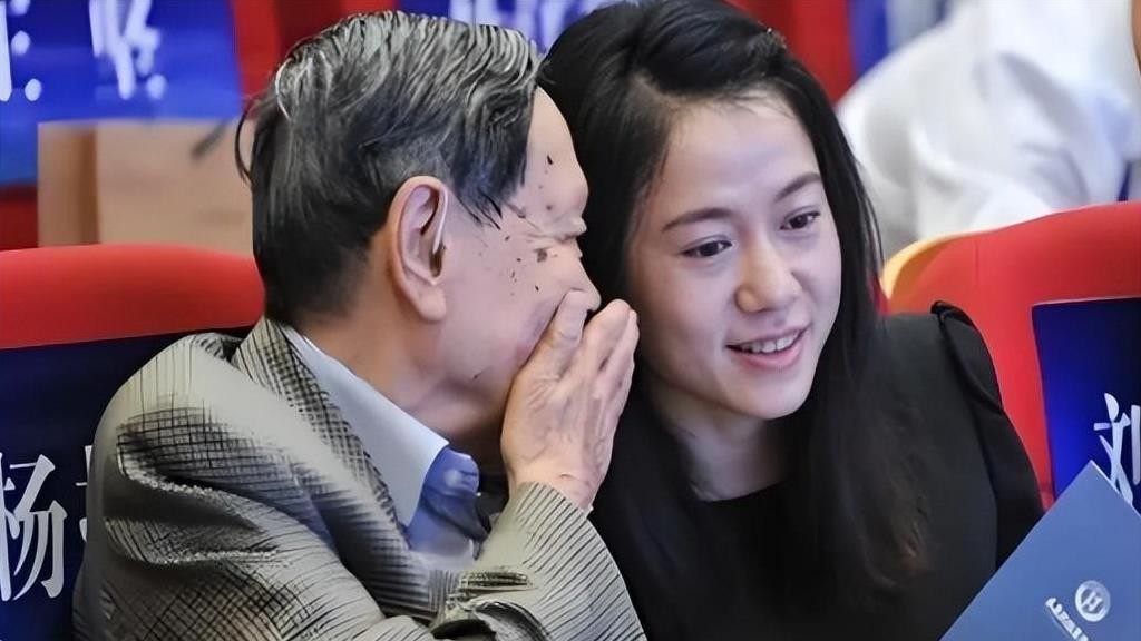 了解杨振宁与前妻的三个孩子现状，才明白翁帆为何结婚20年未育