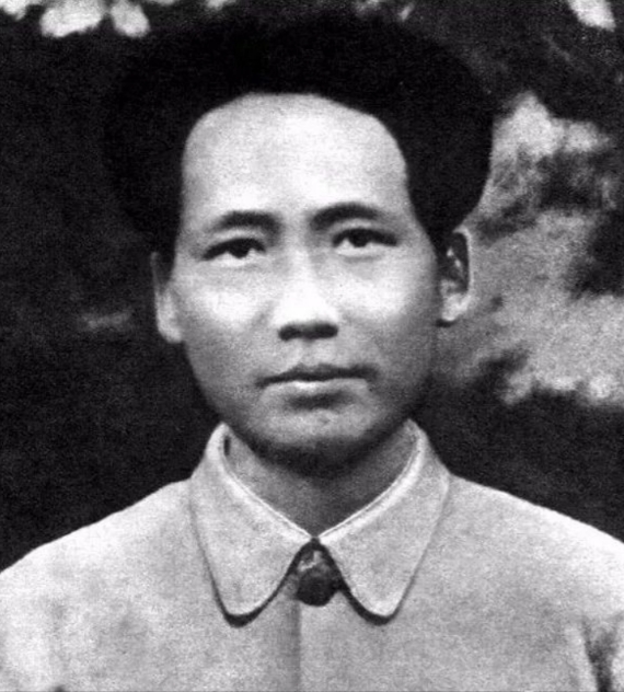 1958年，毛主席来到济南军区视察，在这里，他看到了那个曾经护送自己走完长征之路