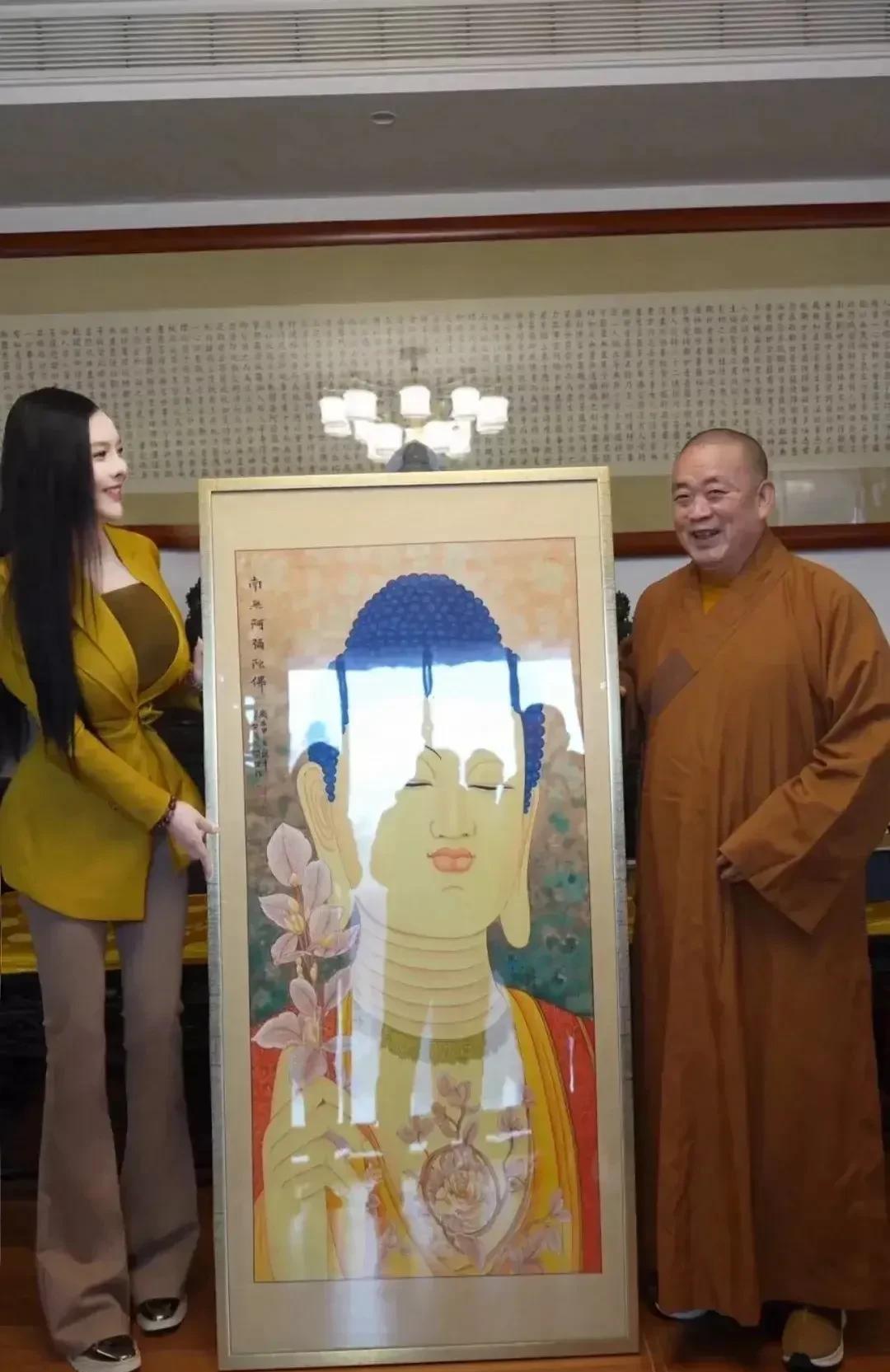 释永信塌房了，回过头来看，真的好讽刺！
穿成这样去合适吗，佛祖的耳根能平静吗？难