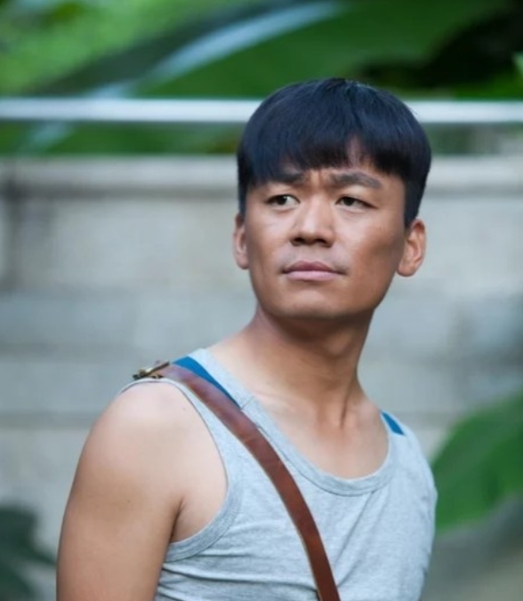 2015年，33岁的徐峥拿出500w，请王宝强出演《港囧》中的“灵魂人物”，但没
