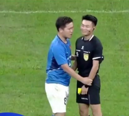 为啥苏超还能这么火？ 原因有三：

1、纯粹——基本算是业余比赛，踢的真正的快乐