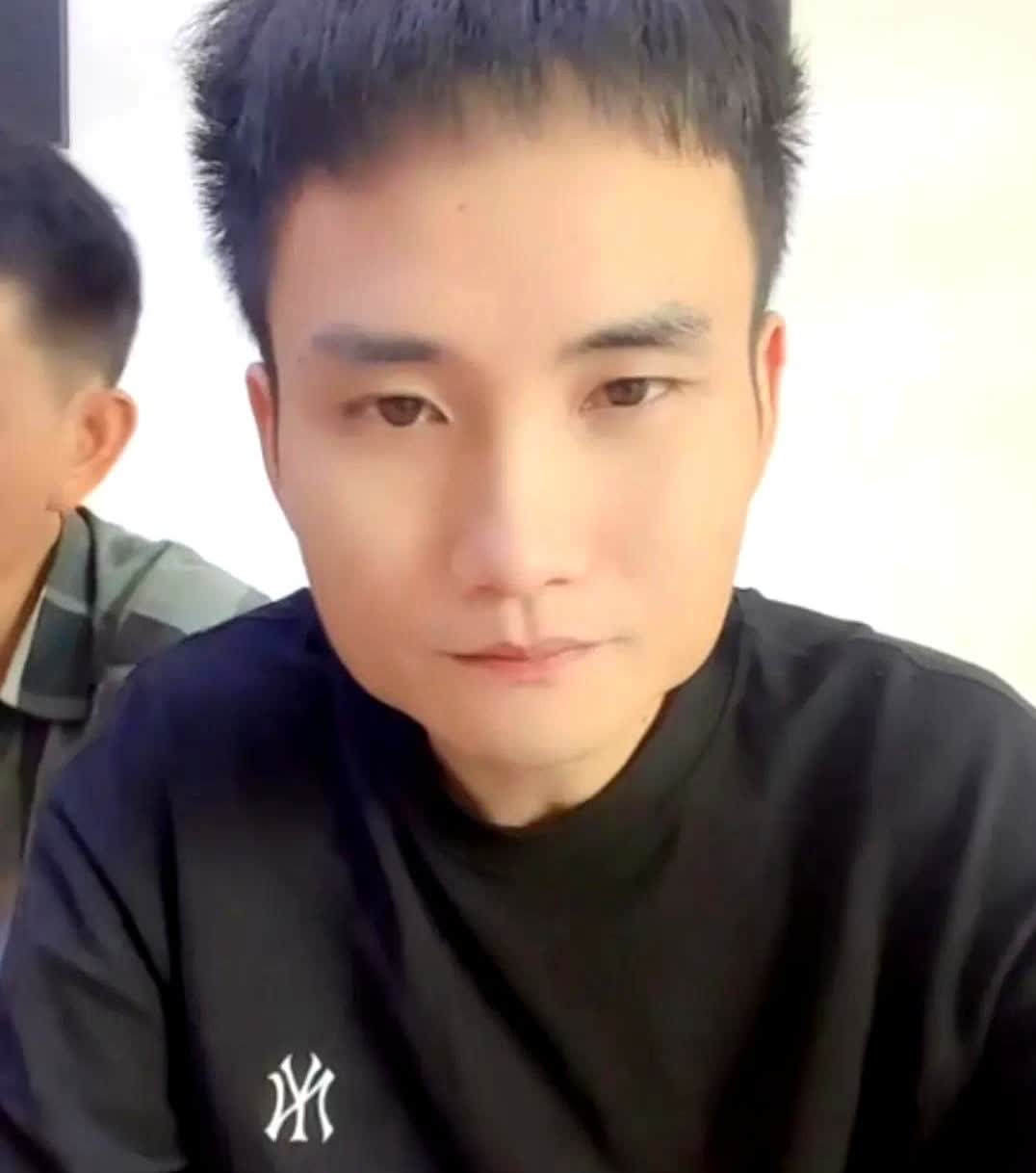 紫霞小赵明天离婚！

经济撕破脸，九嫂拦不住了。

子茵夜里哭找妈妈
