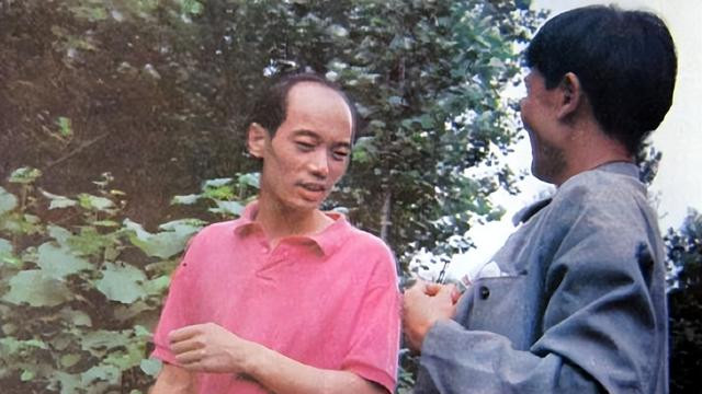 喂猪、搬尸、被迫吃苍蝇，这5位明星的成名路真不容易