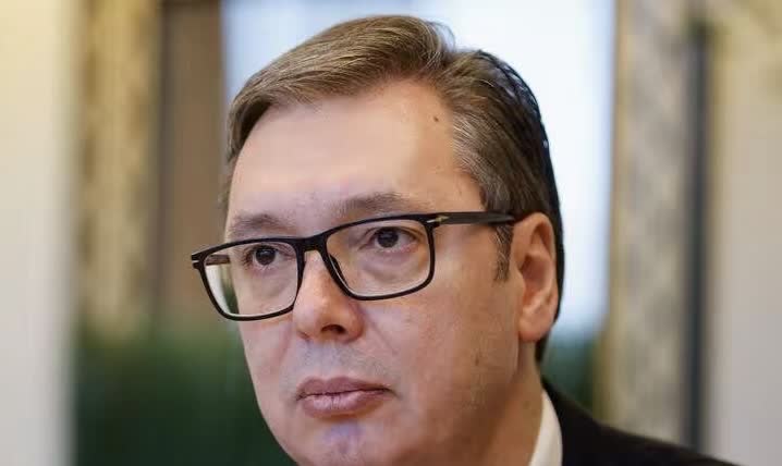 塞尔维亚总统的专机，居然迫降在阿塞拜疆首都巴库。这剧情，比电视剧还精彩。
说是