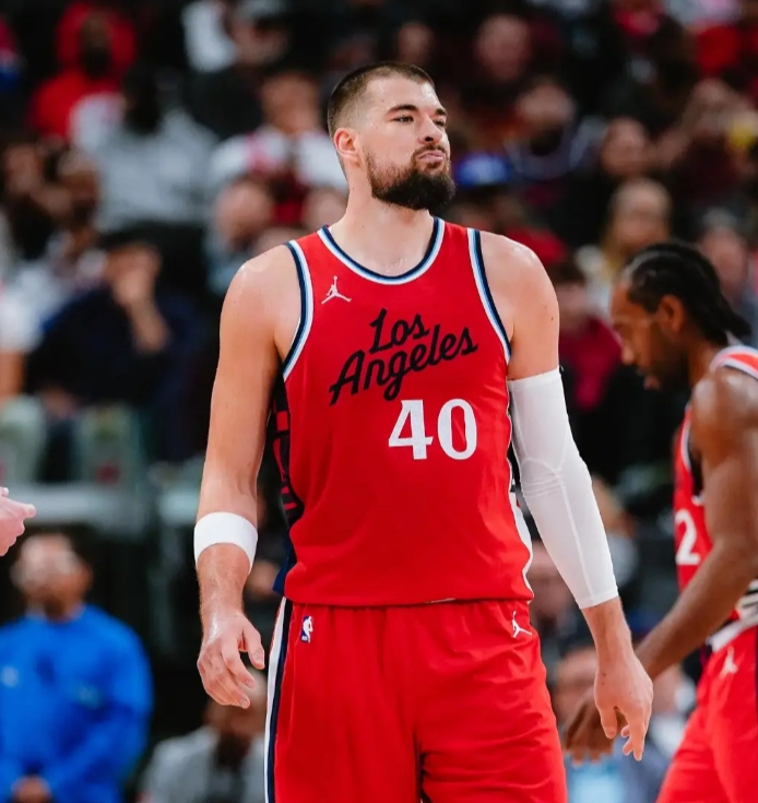 今天特意关注了祖巴茨的赛场表现，我猜测祖巴茨近期已经在球队的交易谈判中了。
状态