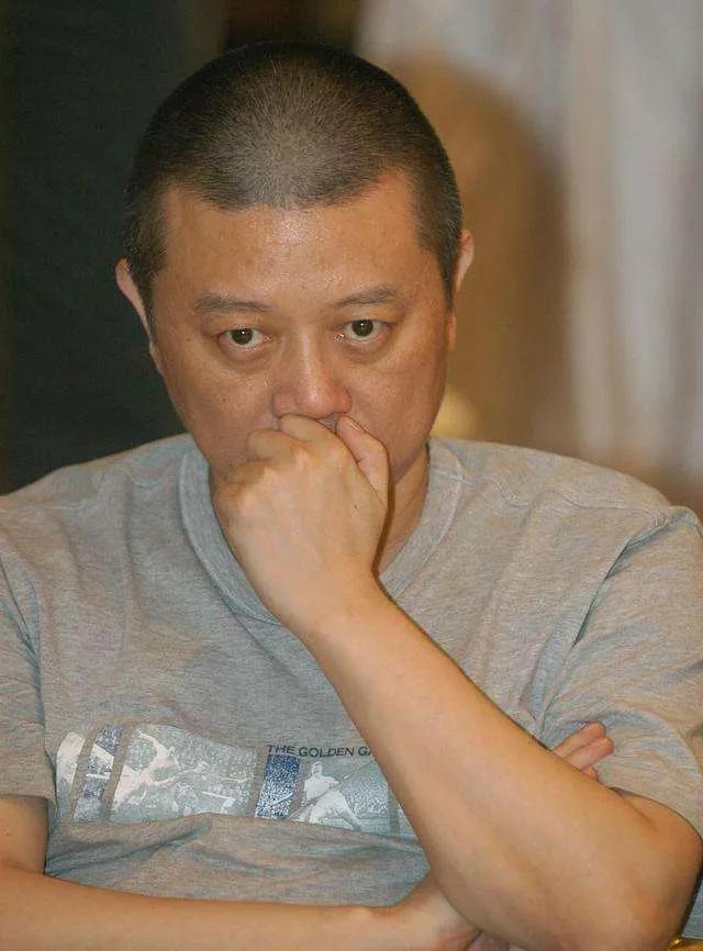 一个上海主持人采访王朔：“听说采访你1小时10万块钱？”王朔说：“没错，我把钱全