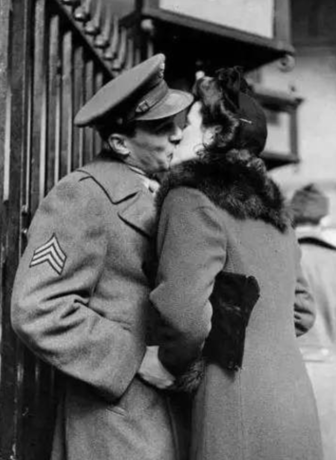 “再吻我一次，好吗？”1944年，德国721细菌研究所，一位女管理员哀求负责人亨