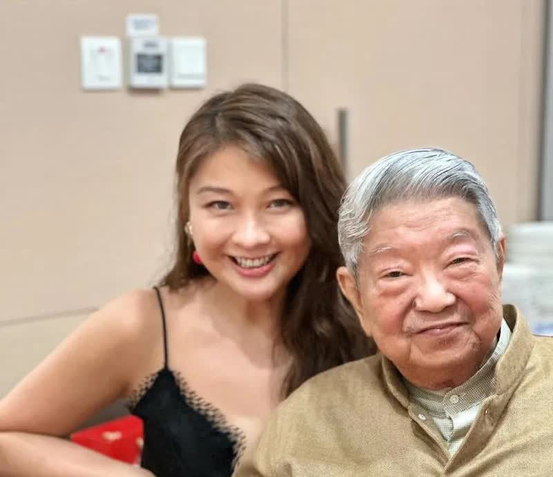 真是太羡慕蔡澜了。
不是因为他有61位前女友，也不是每个月都消费上百万养老，而