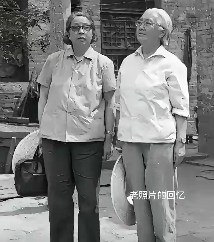 珍贵的一张照片。
分享一张80年代的老照片，彭德怀夫人浦安修和左权夫人刘志兰的一