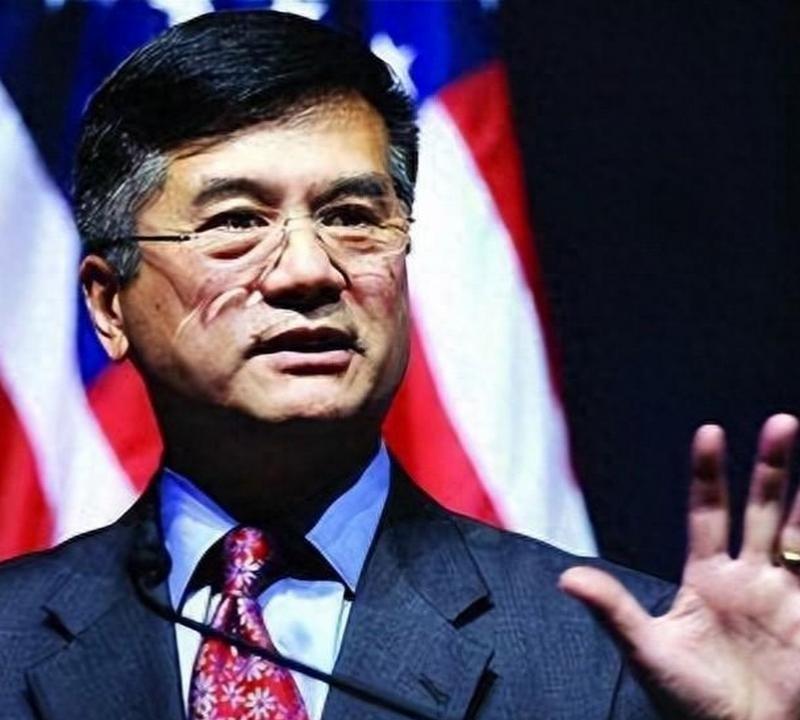 “不希望中国造出尖端芯片！”美国前华裔州长骆家辉，家族三代都在美奋斗，他在位时猛