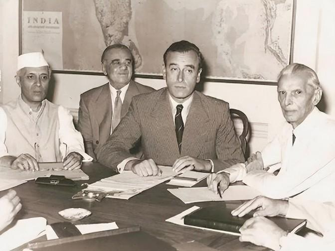 1962年9月中旬，毛主席在一次军委会议上说：“我想了十天十夜，想不通为什么印度