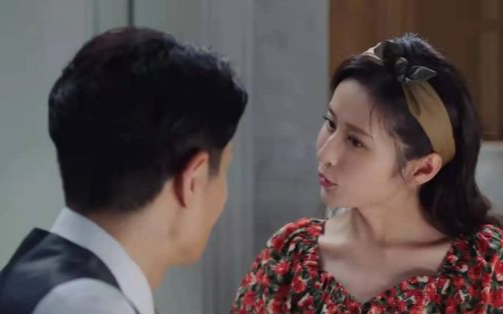 女儿两岁时，老公孙晖提出想跟她做亲子鉴定：咱俩都是直发，怎么能生出一个卷发的孩子呢？
