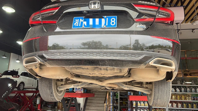 后轮吃胎这是雅阁的通病嘛
需要更换可调臂嘛，更换会不会影响安全性，有车友换过吗