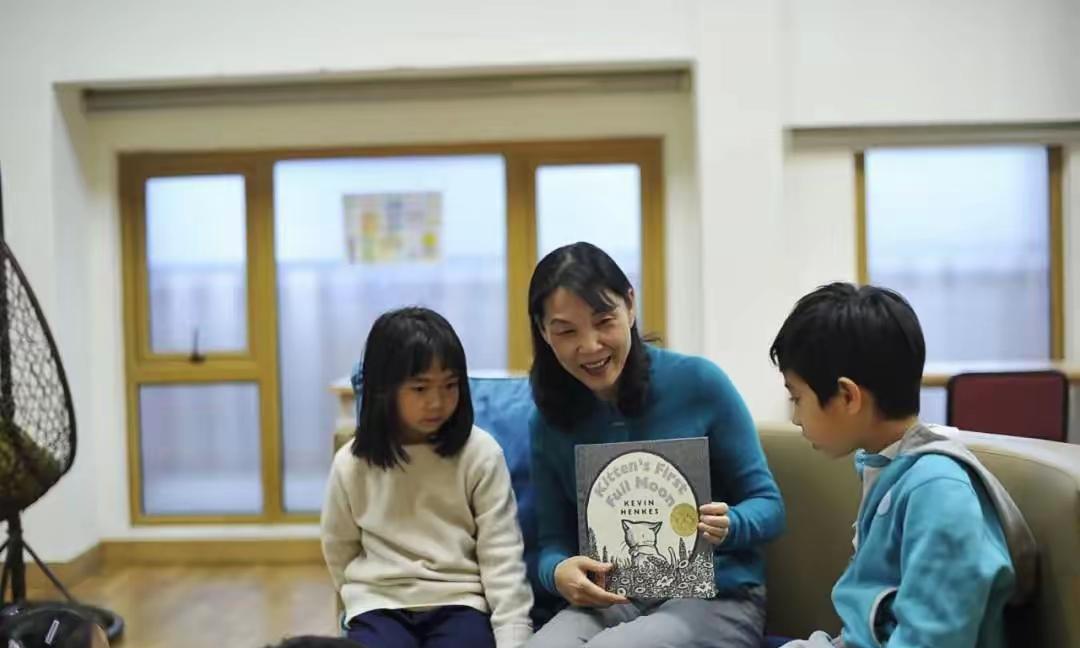 宗庆后犯了一个男人都会犯的错，宗馥莉和施幼珍，却一直在维系他良好的形象。
很多名