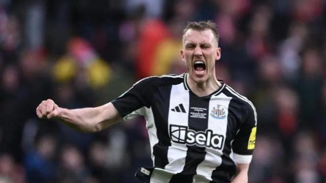 纽卡2-1利物浦夺冠：70年魔咒终结之夜，斯洛特的“致命三错”