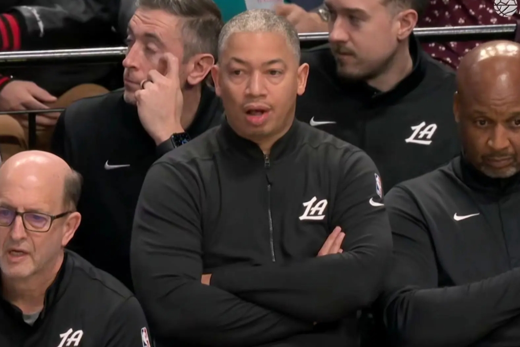 前一阵我还试图挺鲈鱼，三连胜后彻底看透了
这三连胜，球迷们慢慢发现，原来是阿祖与