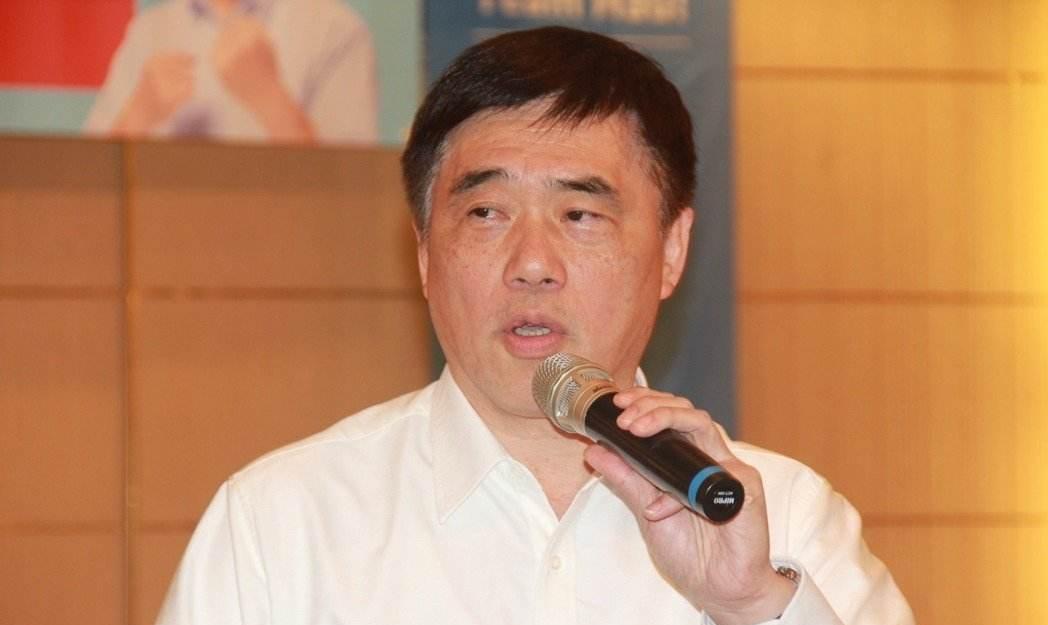 这位国民党主席候选人选举还没正式开始便引发巨大争议
中国国民党主席候选人郝龙斌9