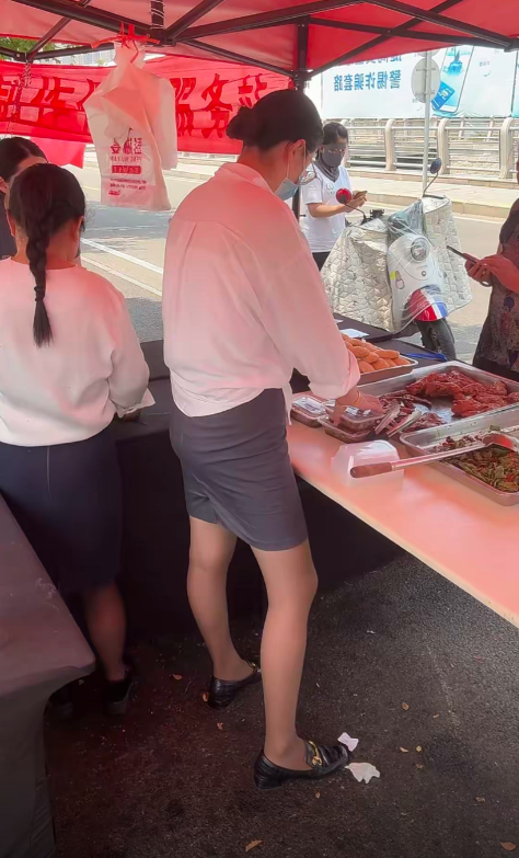 为啥酒店都出来摆摊了呢？