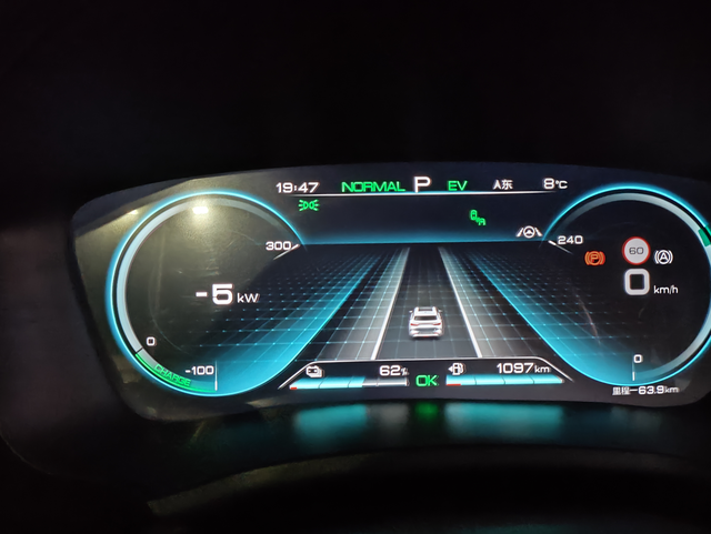 停车开门了还要偷我的油！
打开门了，发动机还要拼命偷我的油，我已经开了几公里了。