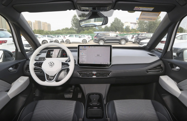 什么时候大众也开始吹底盘了？
大众的ID3偷摸上市，总的来说就3个配置：智享版，