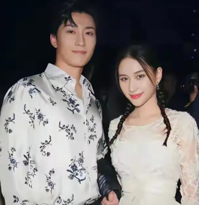 我敢断定：像何超莲这样的富家千金小姐，若是窦骁离开了他，大概率是孤寡一辈子！
