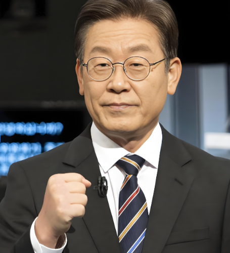 李在明不装了，决定去拜访日本和美国，进而婉拒了中国的邀请。此前，大家都说李在明跟