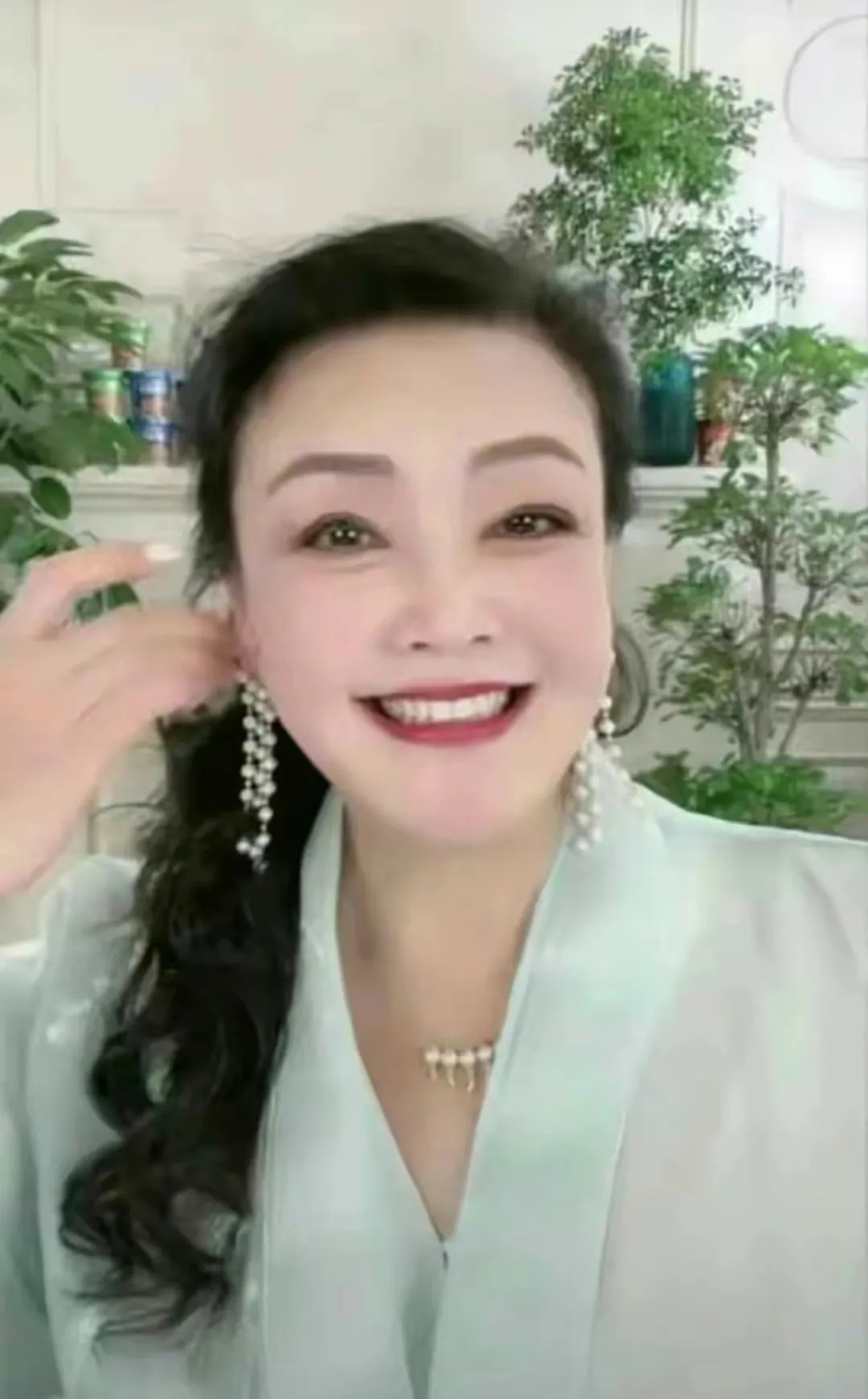 张兰是汪小菲孩子的可靠奶奶











天哪！这豪门纠纷看得我心惊肉跳