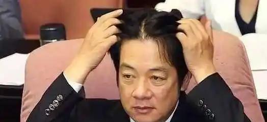 赖清德飘了，再次挑战大陆底线，需严惩！近日，赖清德启动“团结国家十讲”，严重挑衅