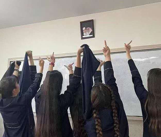 伊朗年轻人：哈梅内伊，你过时啦！











伊朗的年轻人，他们可不是